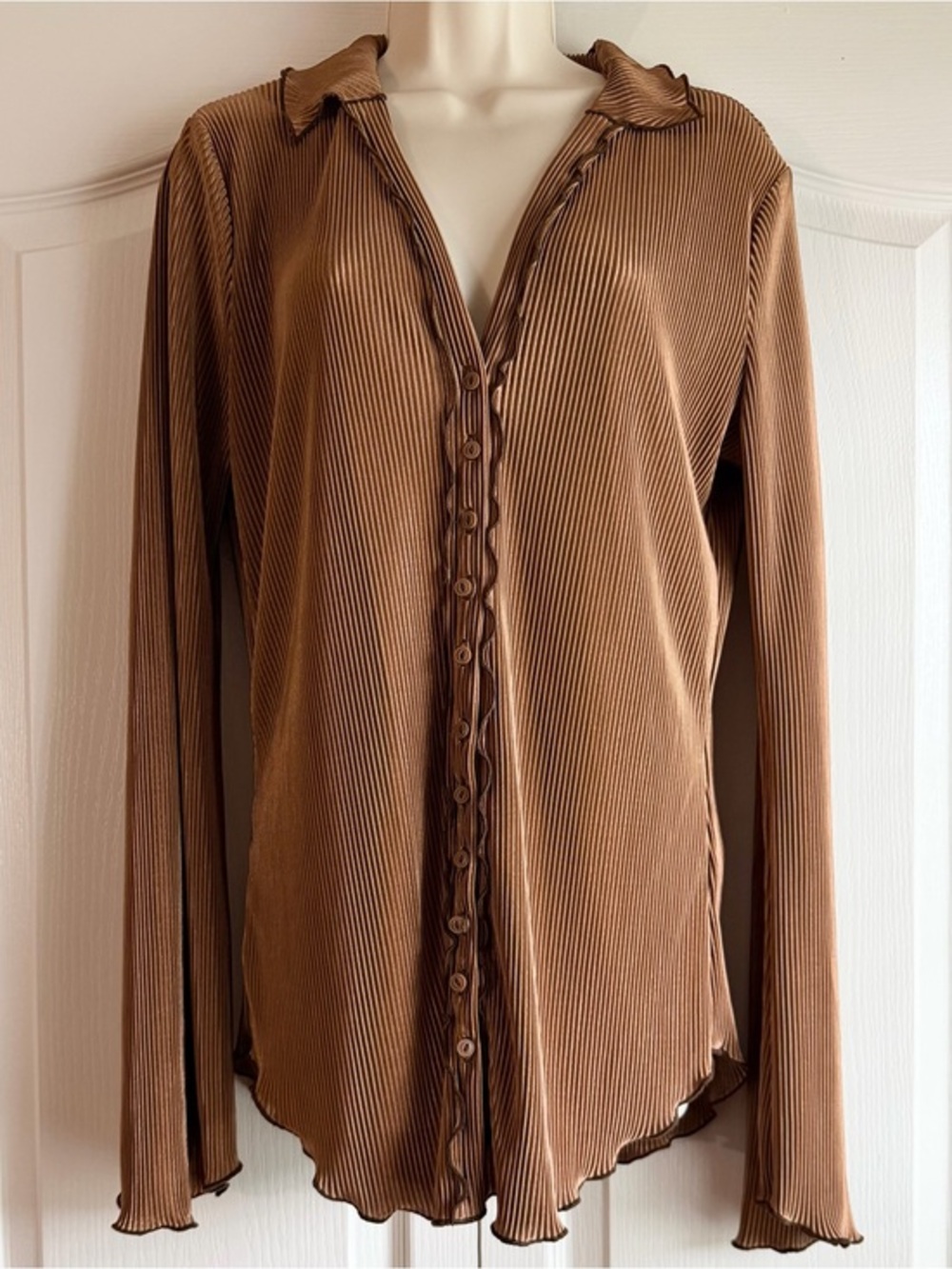 Urban Outfitters Blouse Pleated Lille Plisse - Picture 2 of 5